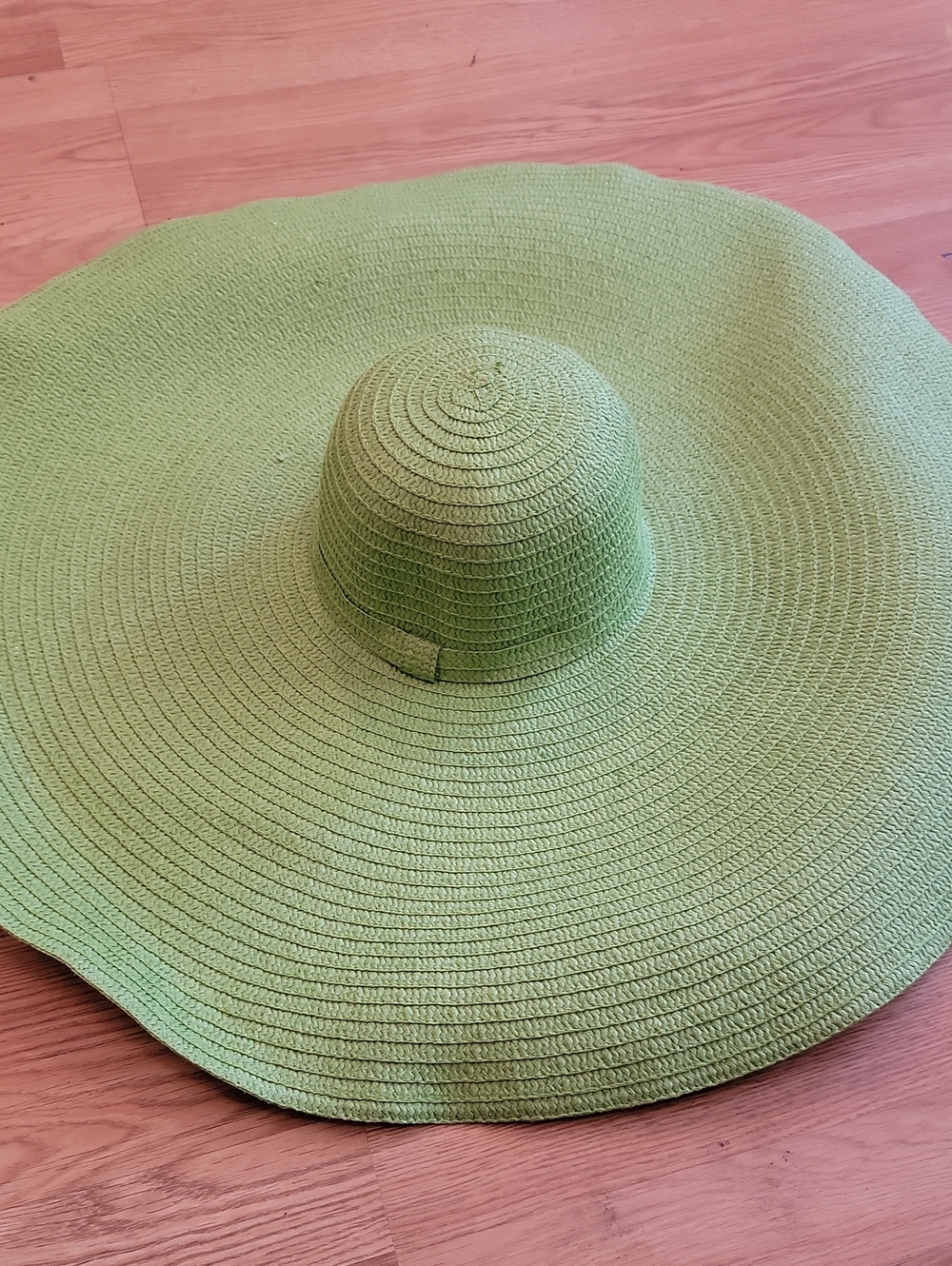 Wide-Brim Straw Sun Hat - Light Green